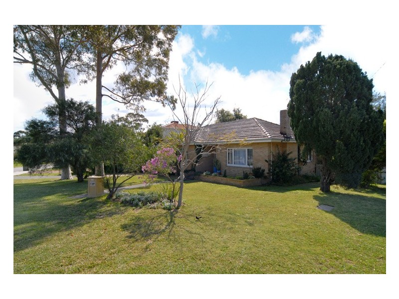 11 Davidson Road, Attadale WA 6156