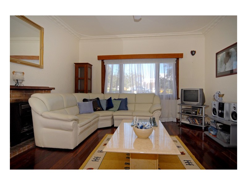 11 Davidson Road, Attadale WA 6156