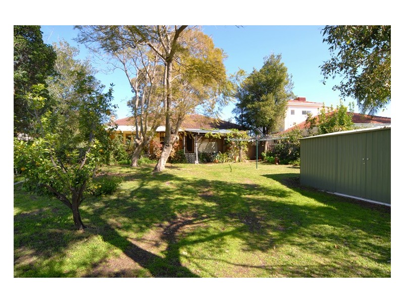11 Davidson Road, Attadale WA 6156