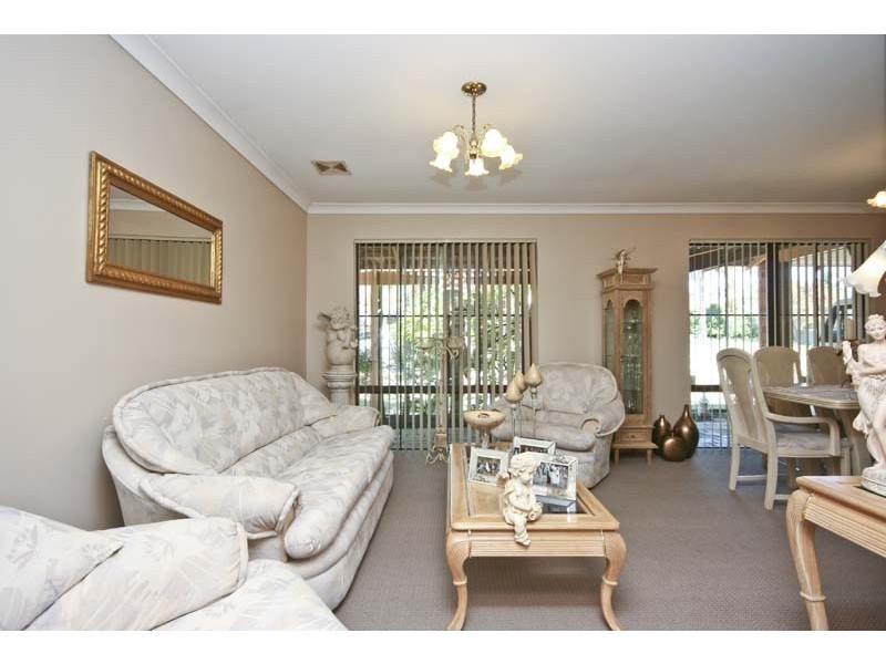 42 Whitlock Crescent, South Lake WA 6164