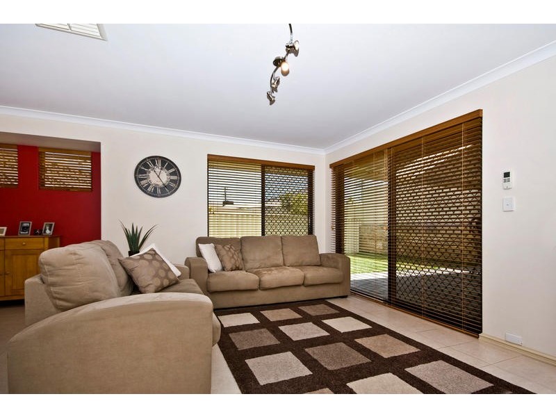 2 Argonaut Crescent, Yangebup WA 6164