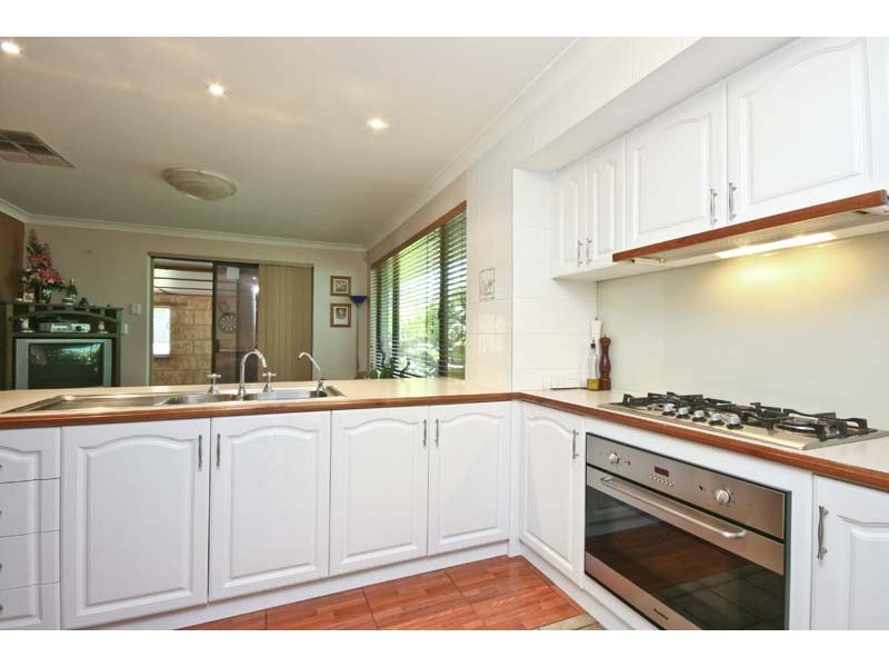 5 Pond Place, South Lake WA 6164