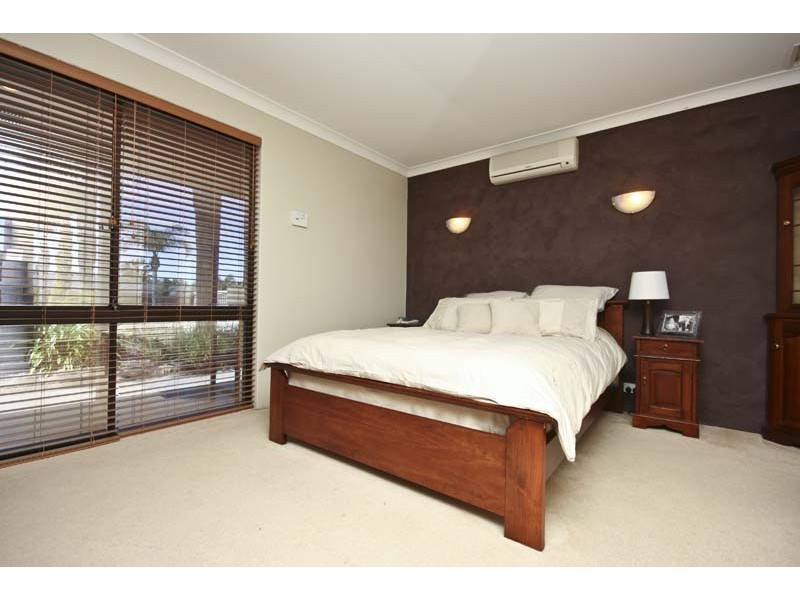 5 Pond Place, South Lake WA 6164