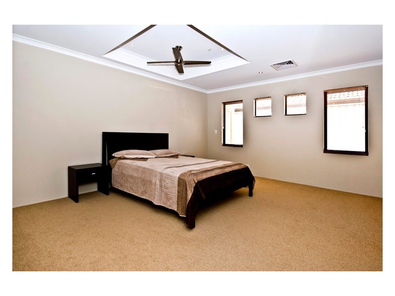 4 Campaspe Drive, Success WA 6164