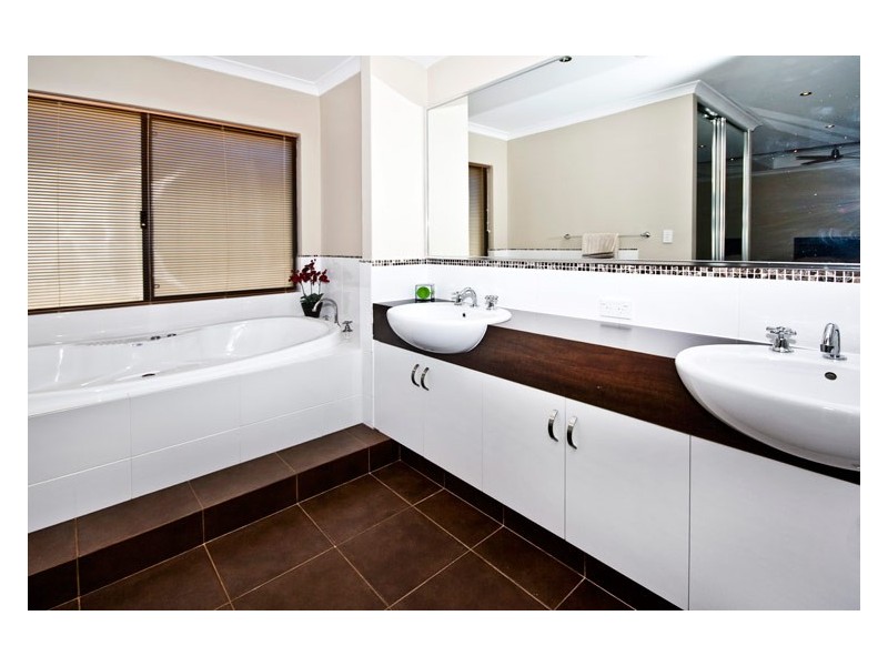 4 Campaspe Drive, Success WA 6164