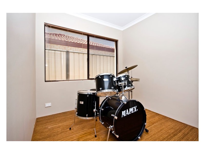 4 Campaspe Drive, Success WA 6164