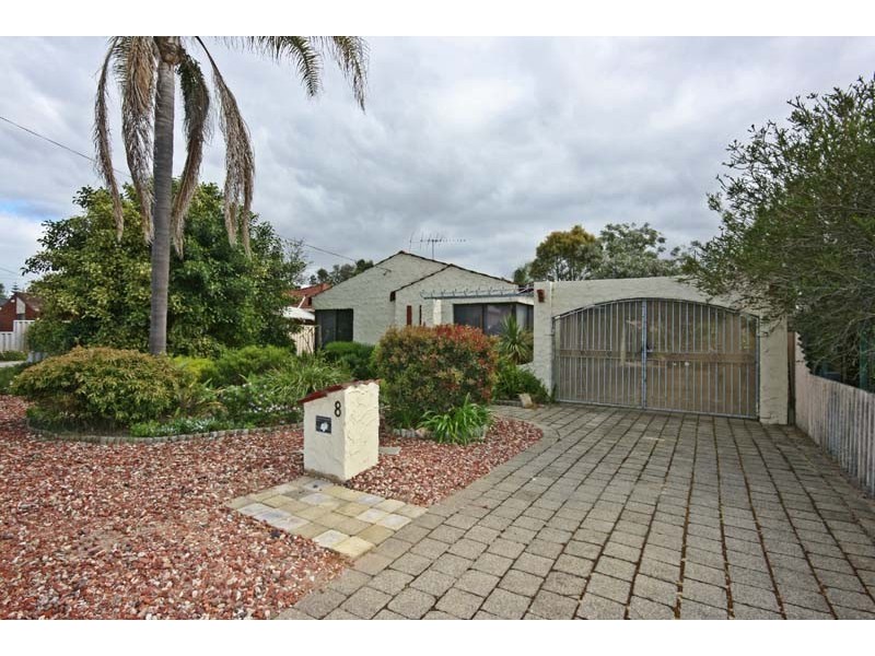 8 Broadwater Gardens, South Lake WA 6164