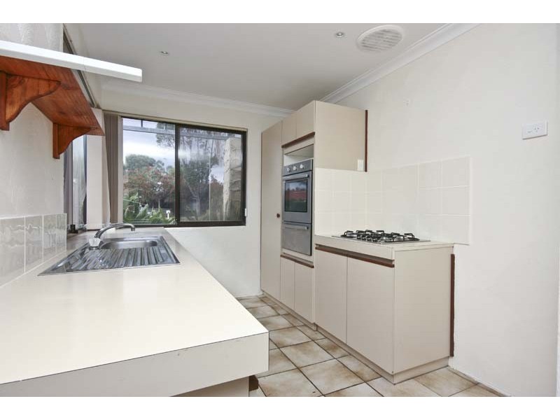 8 Broadwater Gardens, South Lake WA 6164