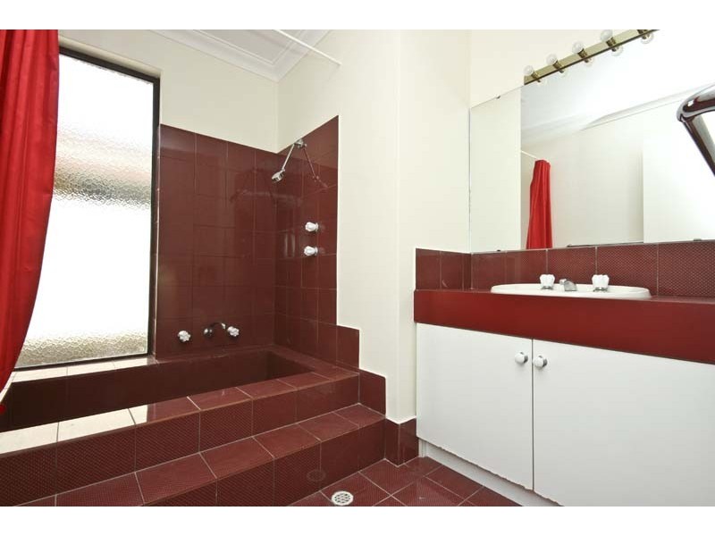 8 Broadwater Gardens, South Lake WA 6164