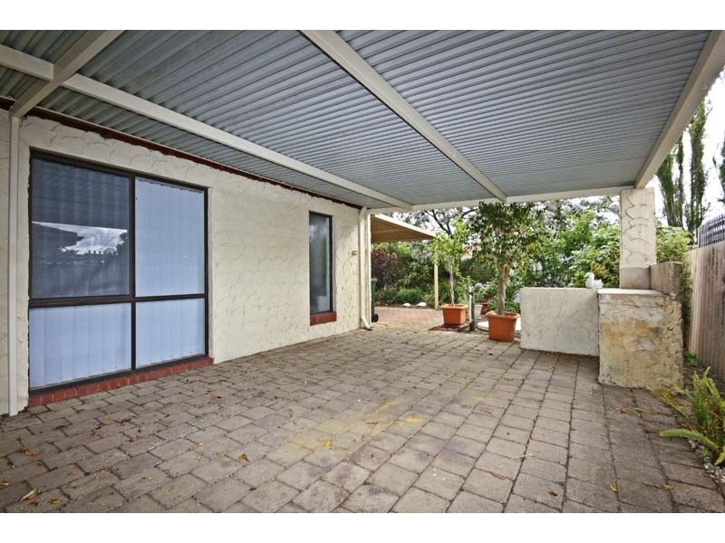 8 Broadwater Gardens, South Lake WA 6164