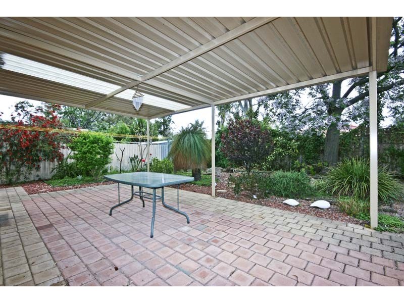 8 Broadwater Gardens, South Lake WA 6164