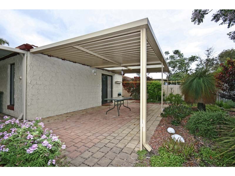 8 Broadwater Gardens, South Lake WA 6164