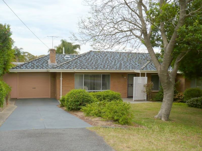 33 Brookes Way, Calista WA 6167