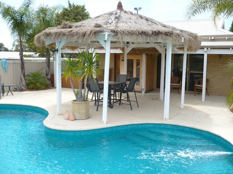 110 Foxton Drive, Oakford WA 6121