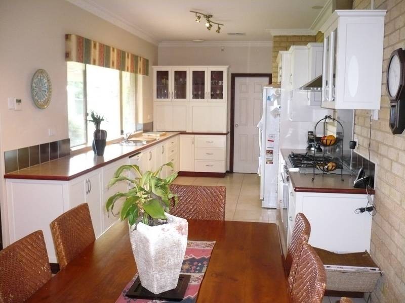 110 Foxton Drive, Oakford WA 6121