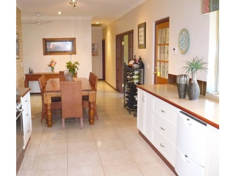 110 Foxton Drive, Oakford WA 6121