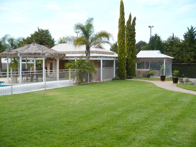 110 Foxton Drive, Oakford WA 6121