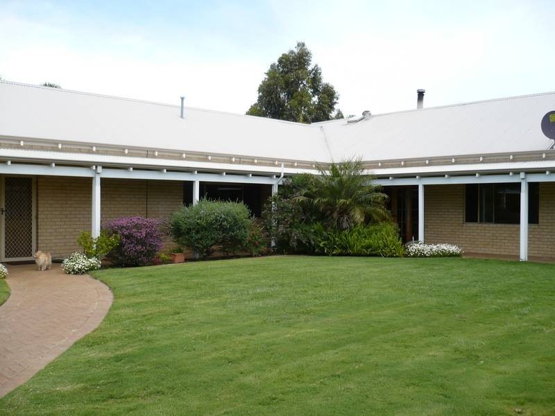 110 Foxton Drive, Oakford WA 6121