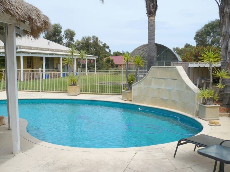 110 Foxton Drive, Oakford WA 6121