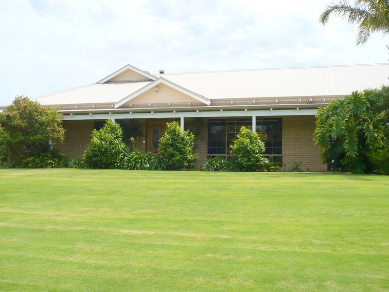 110 Foxton Drive, Oakford WA 6121