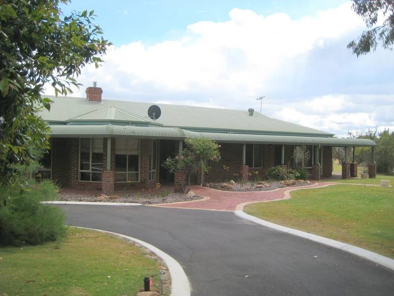 47 Leslie Road, Wandi WA 6167