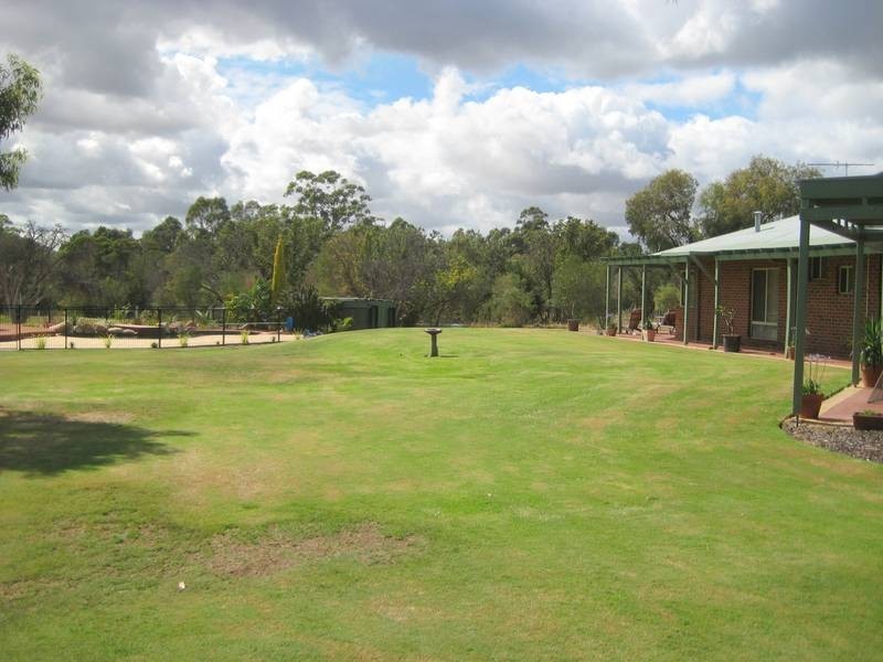47 Leslie Road, Wandi WA 6167