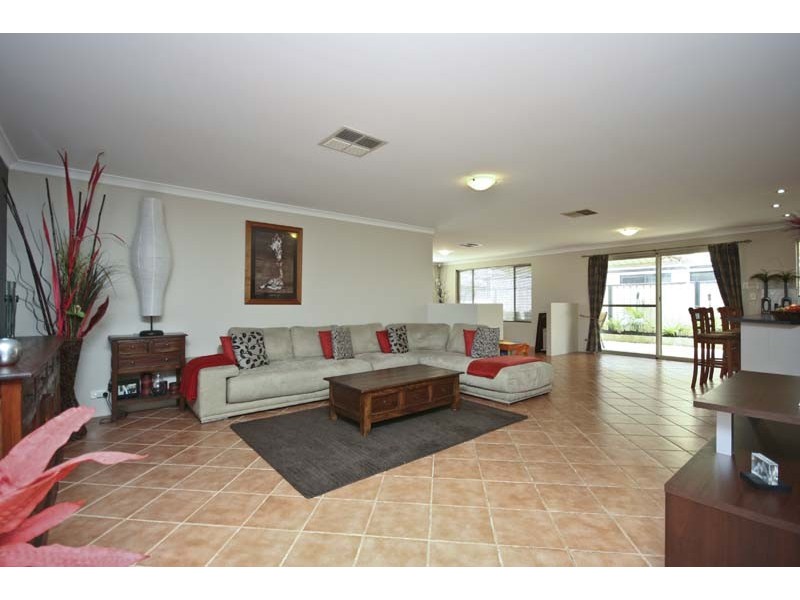 14 Georgia Way, Success WA 6164