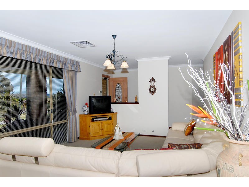 16 Carnation Place, Yangebup WA 6164