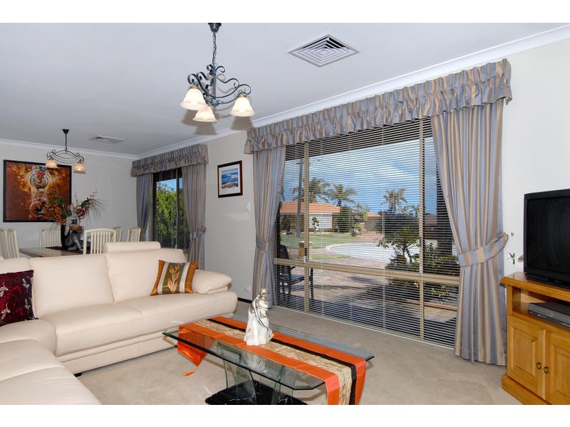 16 Carnation Place, Yangebup WA 6164