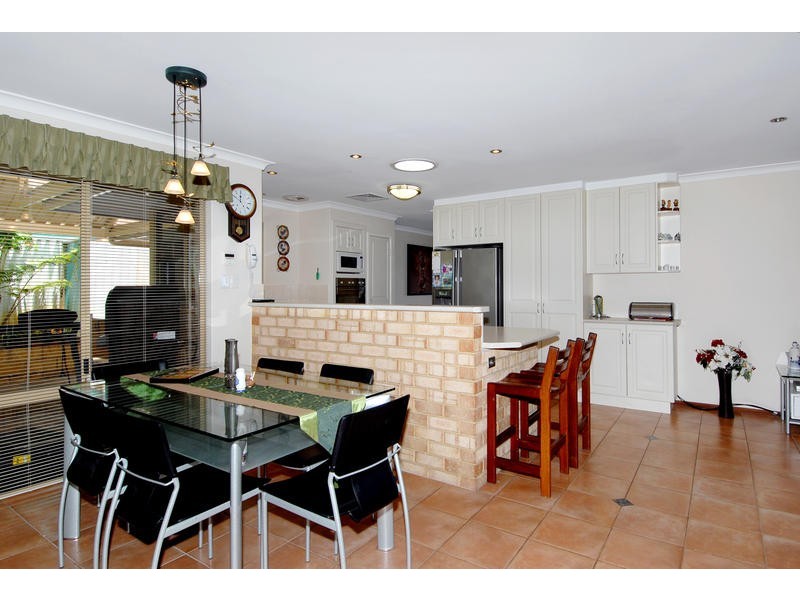 16 Carnation Place, Yangebup WA 6164