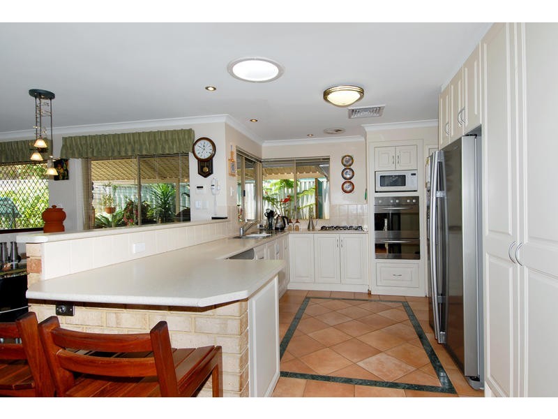 16 Carnation Place, Yangebup WA 6164