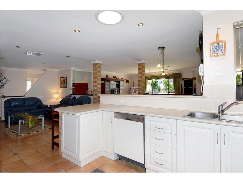 16 Carnation Place, Yangebup WA 6164