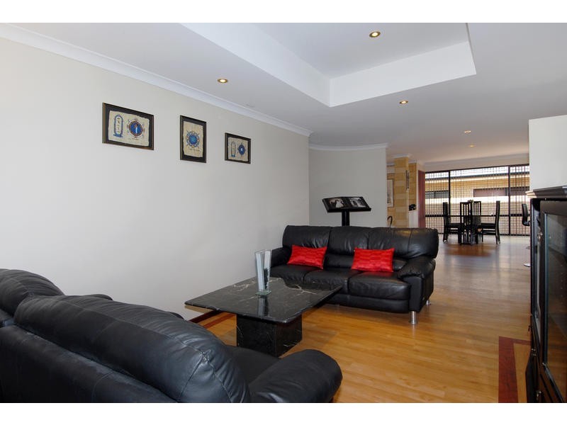 8 Wauhop Circle, Beeliar WA 6164