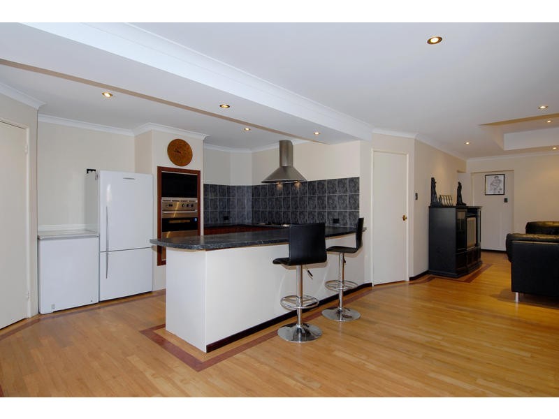 8 Wauhop Circle, Beeliar WA 6164
