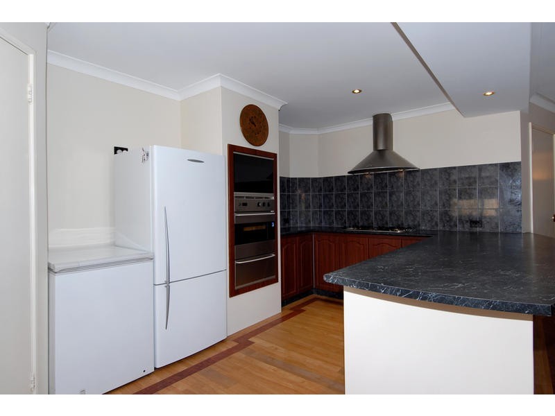 8 Wauhop Circle, Beeliar WA 6164