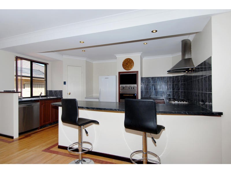 8 Wauhop Circle, Beeliar WA 6164