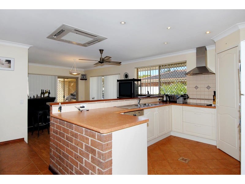 6 Pelican Ramble, Yangebup WA 6164
