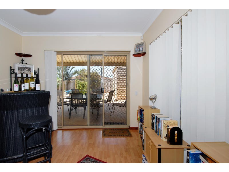 6 Pelican Ramble, Yangebup WA 6164