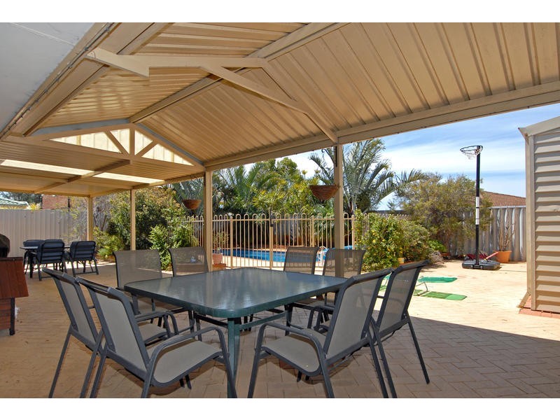 6 Pelican Ramble, Yangebup WA 6164