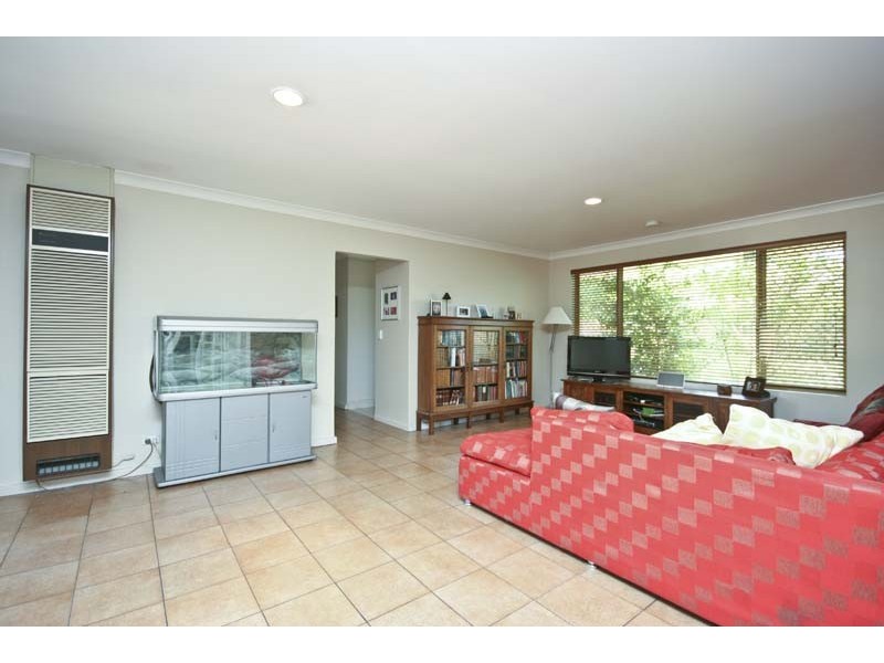 6 Tandou Close, South Lake WA 6164