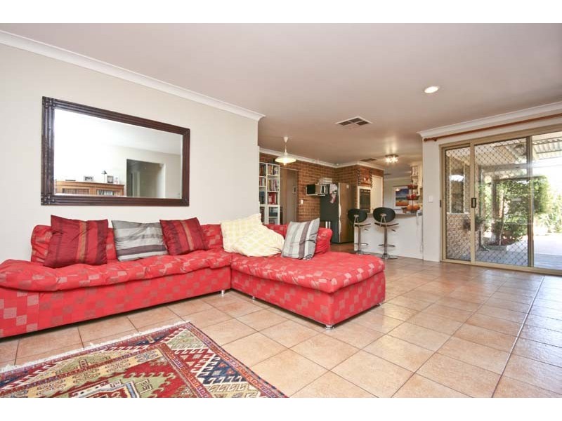 6 Tandou Close, South Lake WA 6164