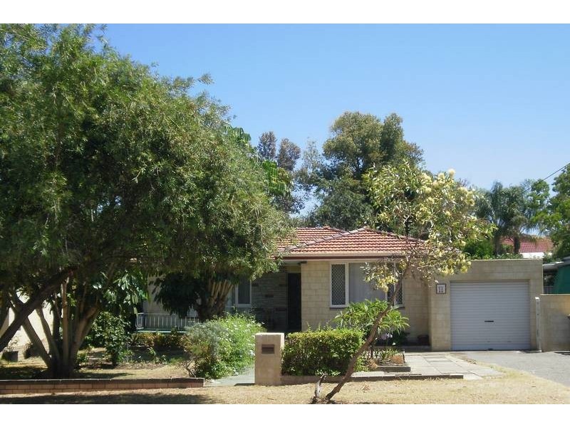 11 Blay Road, Calista WA 6167