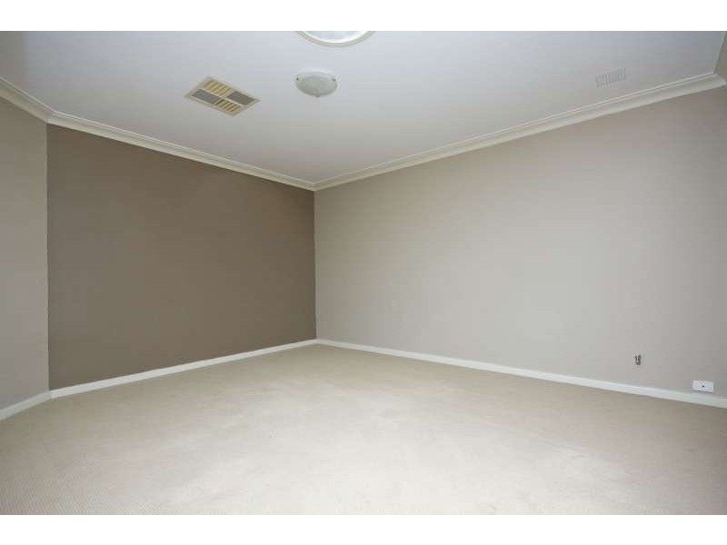 4 Itea Place, South Lake WA 6164