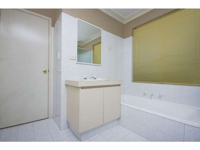 4 Itea Place, South Lake WA 6164