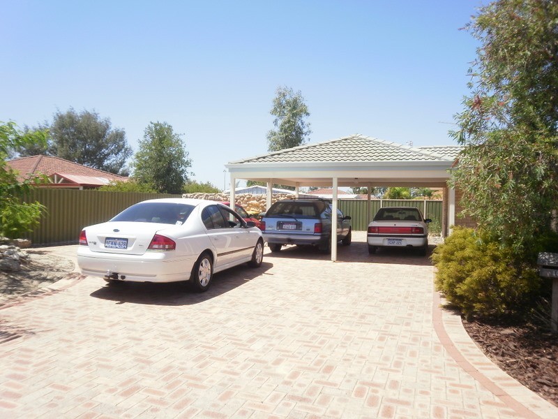 10 Jenniphur Court, Atwell WA 6164