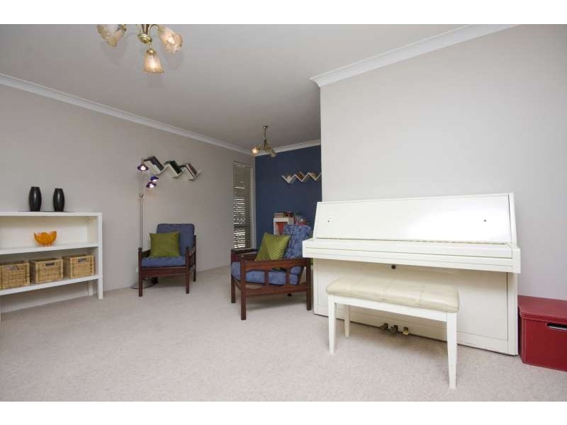 20 Allamanda Drive, South Lake WA 6164