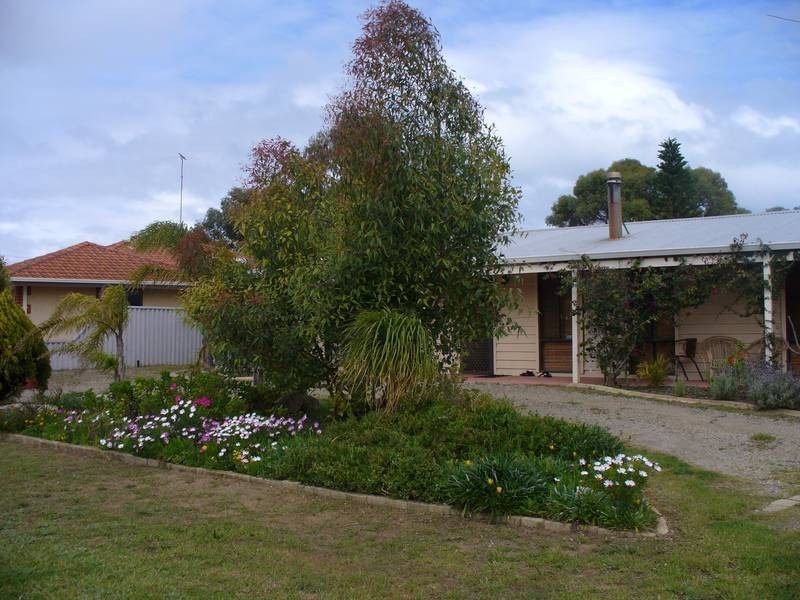 5 Weebo Street, Golden Bay WA 6174