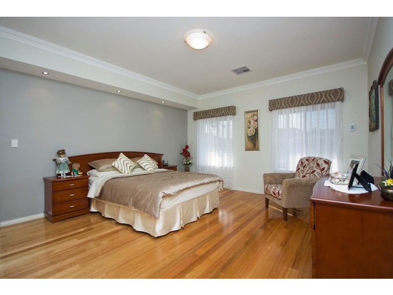 8 Fellowship Link, Atwell WA 6164