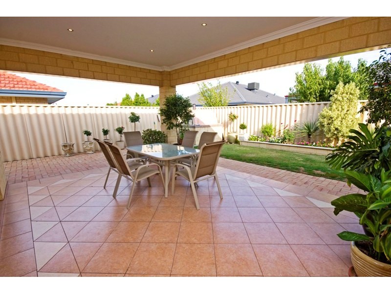 8 Fellowship Link, Atwell WA 6164