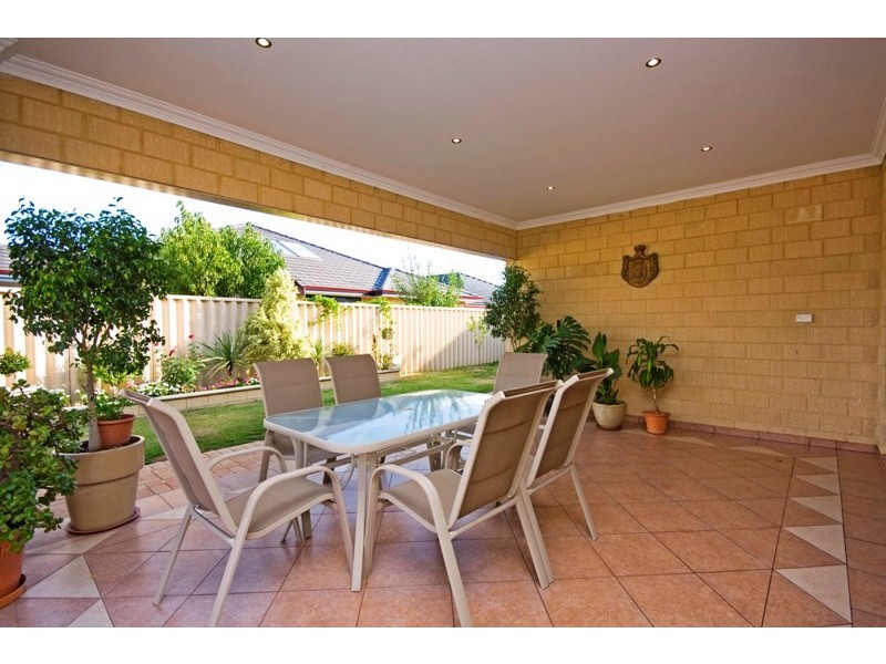 8 Fellowship Link, Atwell WA 6164